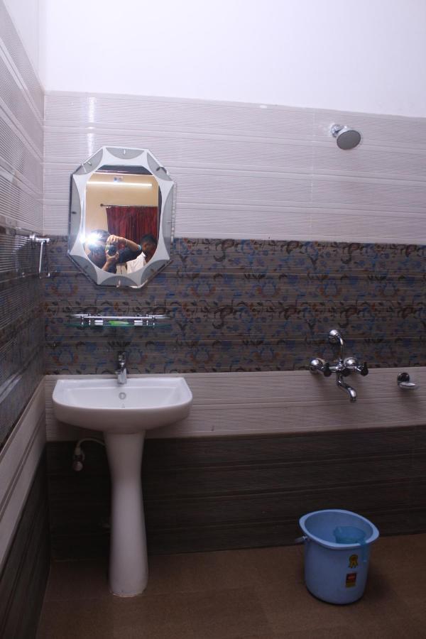 Chetan Inn Hotel Бхубанешвар Екстериор снимка