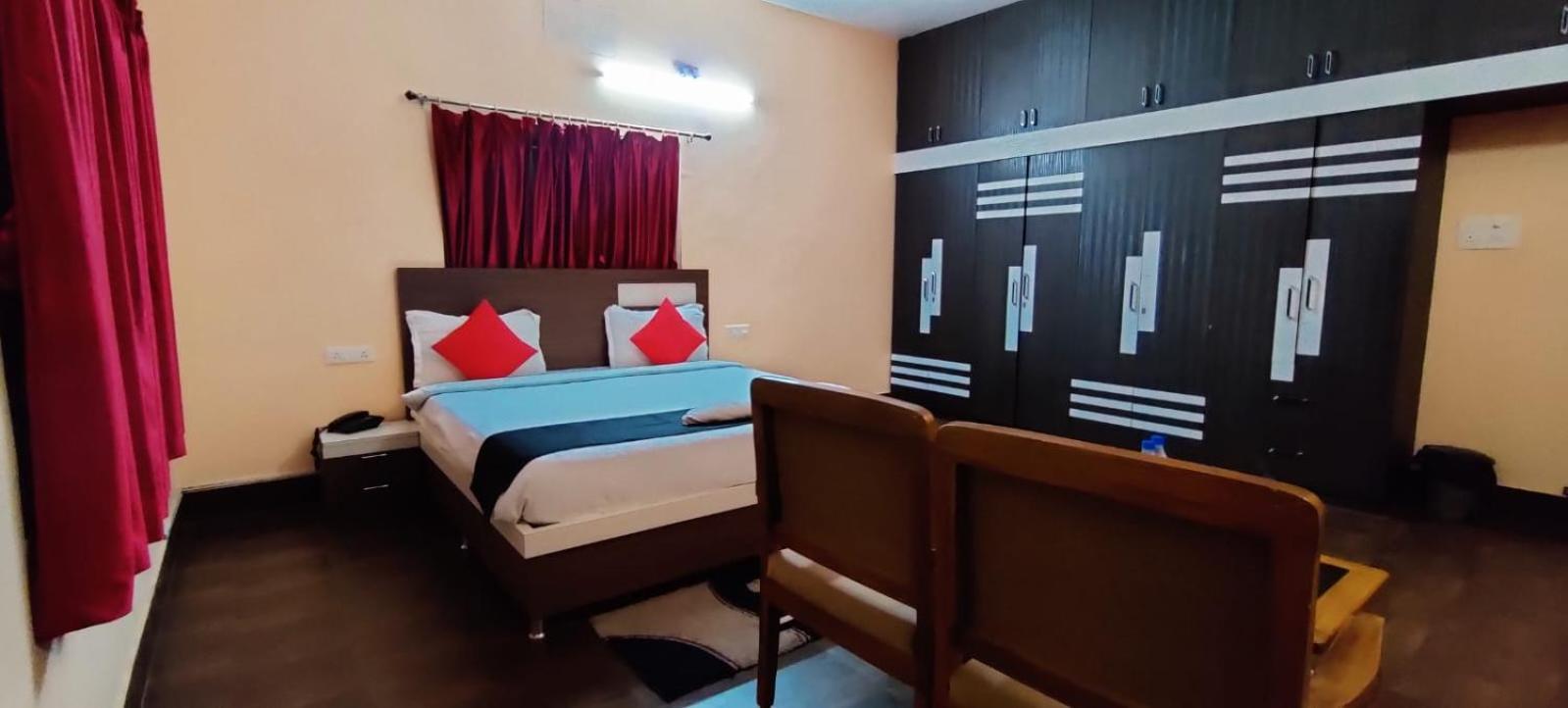 Chetan Inn Hotel Бхубанешвар Екстериор снимка